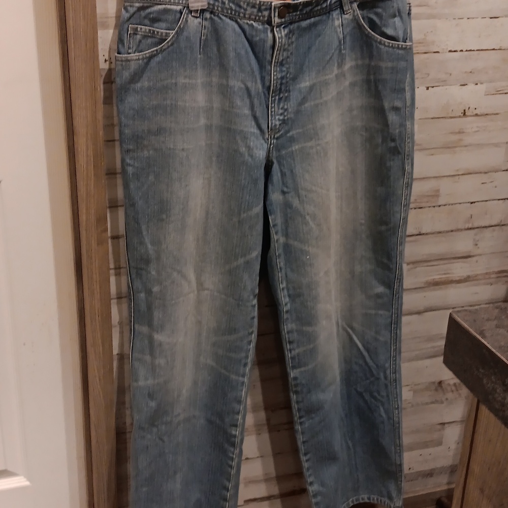Dana Buchman women's jeans.   Box 319